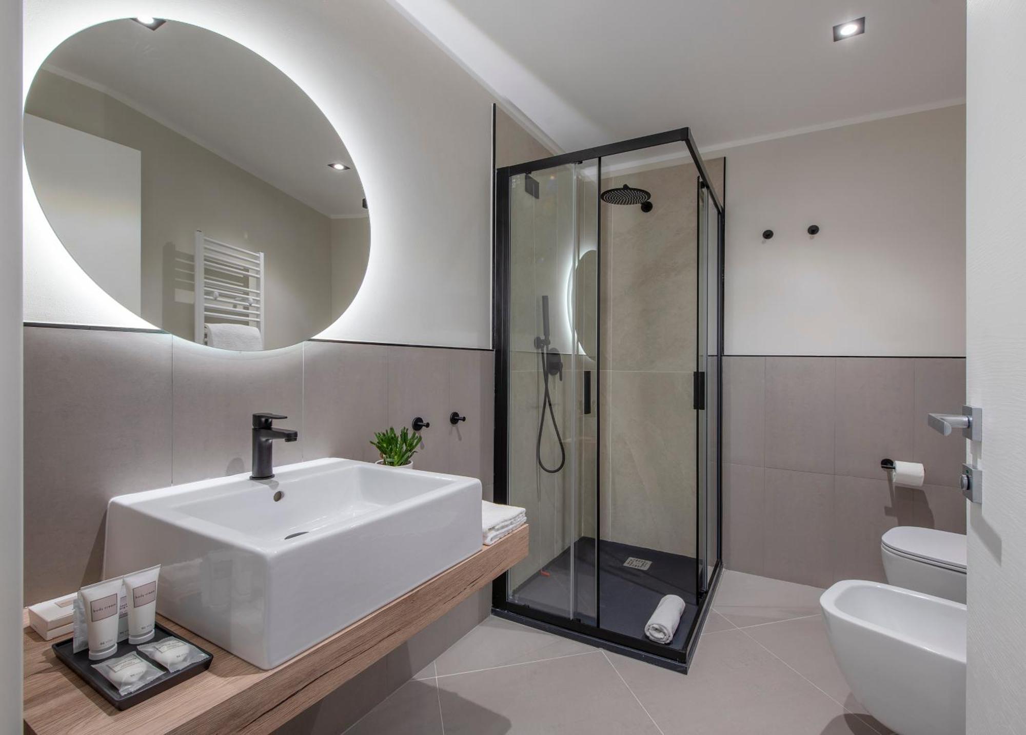 Mem Lodge And Suite Пула Экстерьер фото